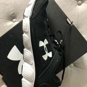 Under armour 5.5 women’s sneakers micro assert 7